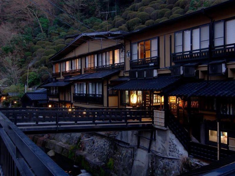 Kurokawa Onsen Yama No Yado Shinmeikan Мінаміоґуні Екстер'єр фото