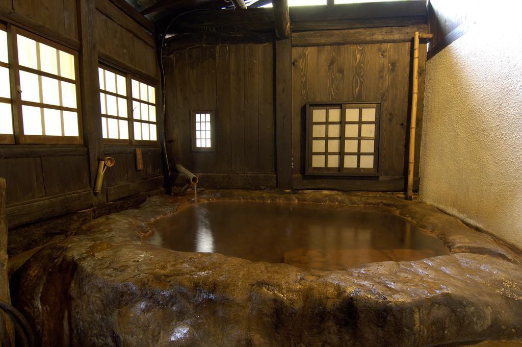 Kurokawa Onsen Yama No Yado Shinmeikan Мінаміоґуні Екстер'єр фото